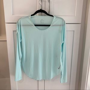 NWOT, never worn, Nike Dri Fit Long Sleeve 💙